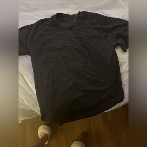Men’s lululemon short sleeve t shirt
